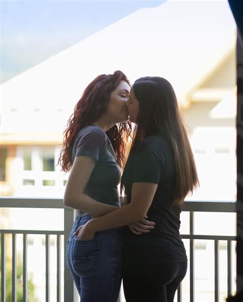 kissing lesbians|Kissing